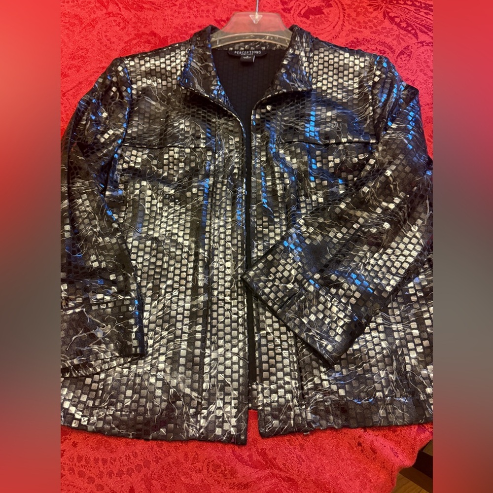 Lined evening jacket. Collar. Open front. 3/4 sleeves. Black. Wore once.
